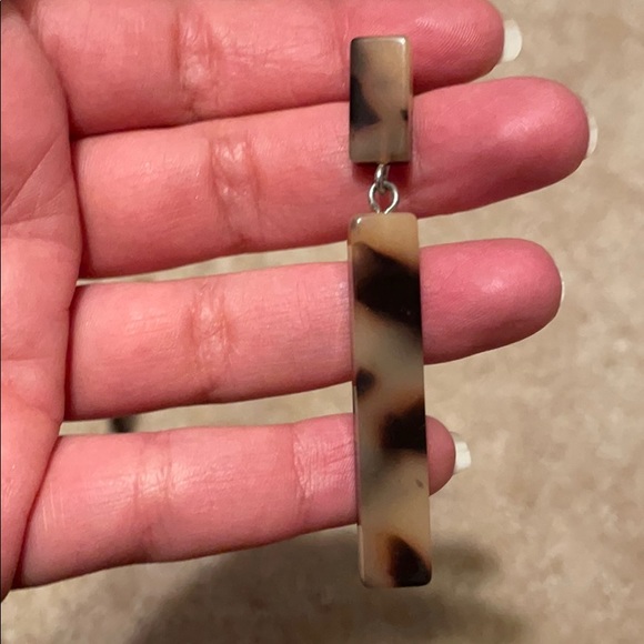 Tortoise Stud Earrings - Picture 3 of 4